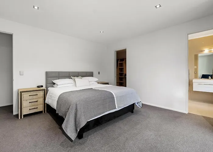 Roys Bay - *